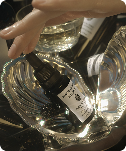 How to put on hand lotion
